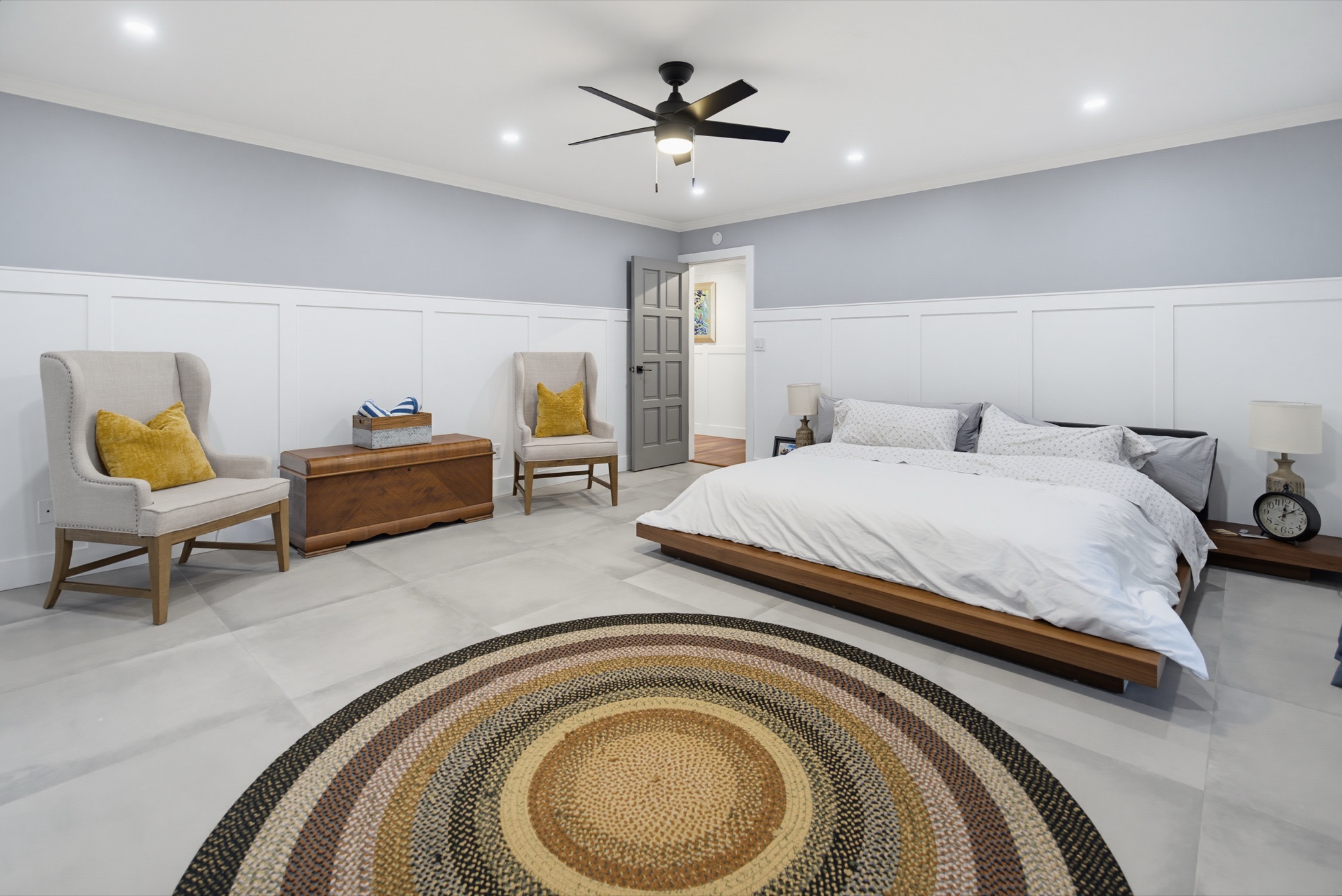 Primary suite with king bed